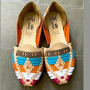 WOMEN'S AUTHENTIC HUARACHE SANDALS. CLOSED TOE.